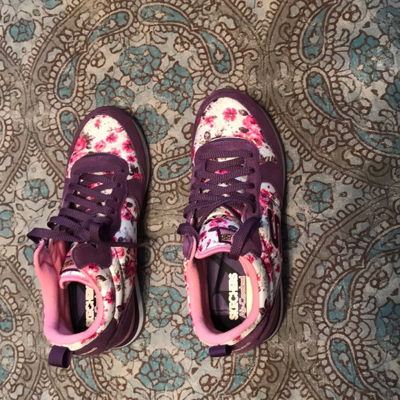 Skechers Shoes - Picture 3 of 5